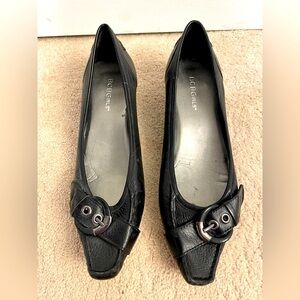 BCBG size 9 leather kitten heel shoes